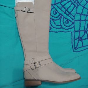 NWOT Lucky Brand grey boots size 8